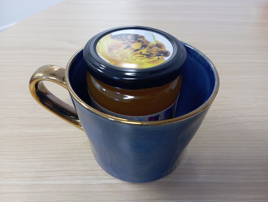 Tasse bleue et son pot de miel 